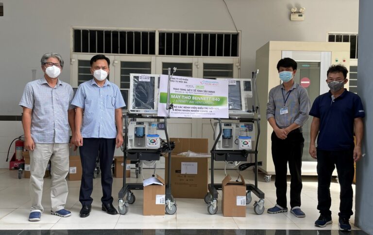 Trao tặng 2 máy thở tại Tây Ninh